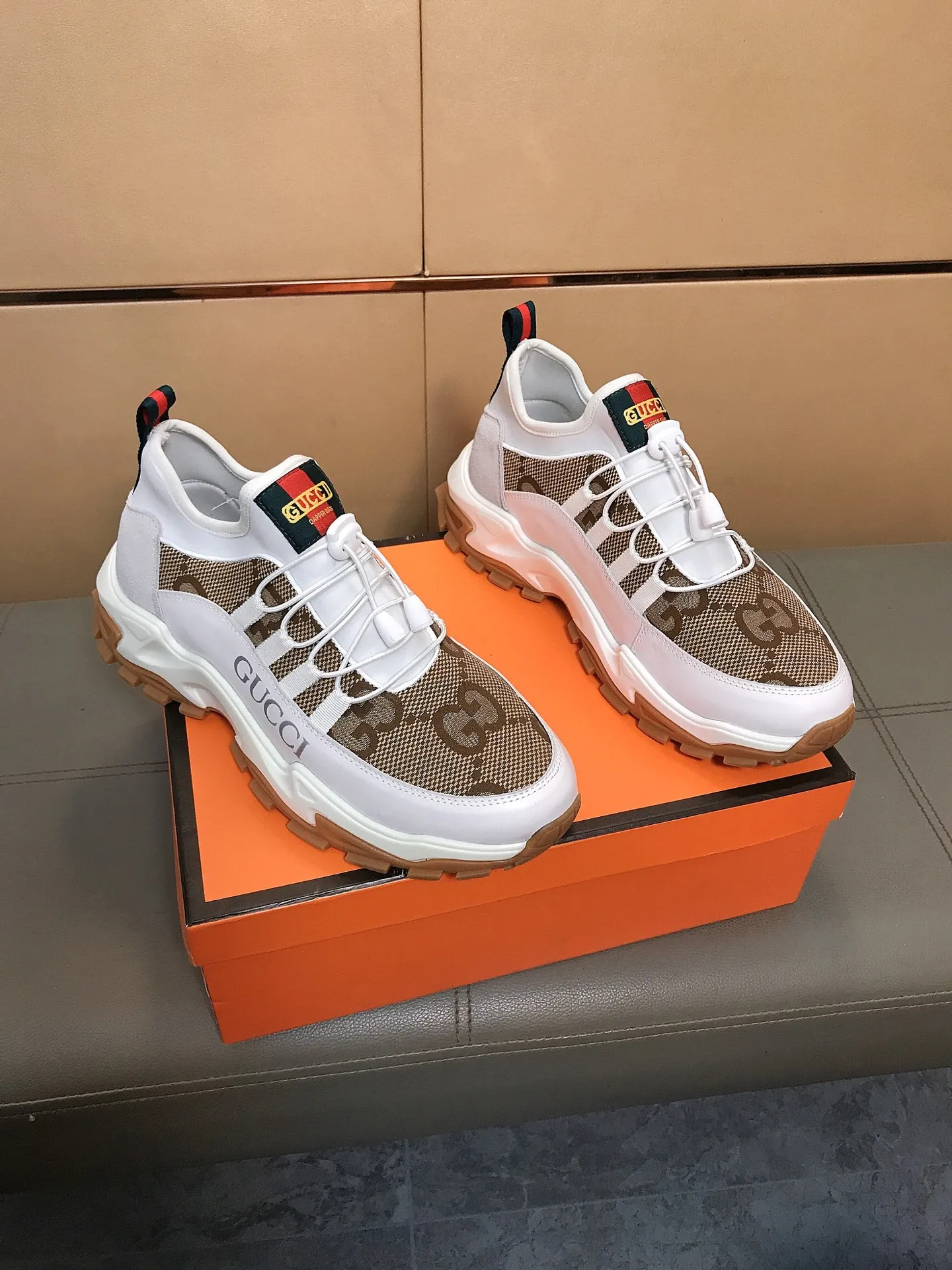 Men's shoes 240 👟👟〈GUCCI〉 New casual shoes, luxury and fashionable high-end products👉👉The perfect last shape makes this shoe immediately create a strong aristocratic atmosphere. Imported cowhide + brand printed fabric, sheepskin feet, rubber outsole super wear-resistant😍☕️Number of yards: 38～44